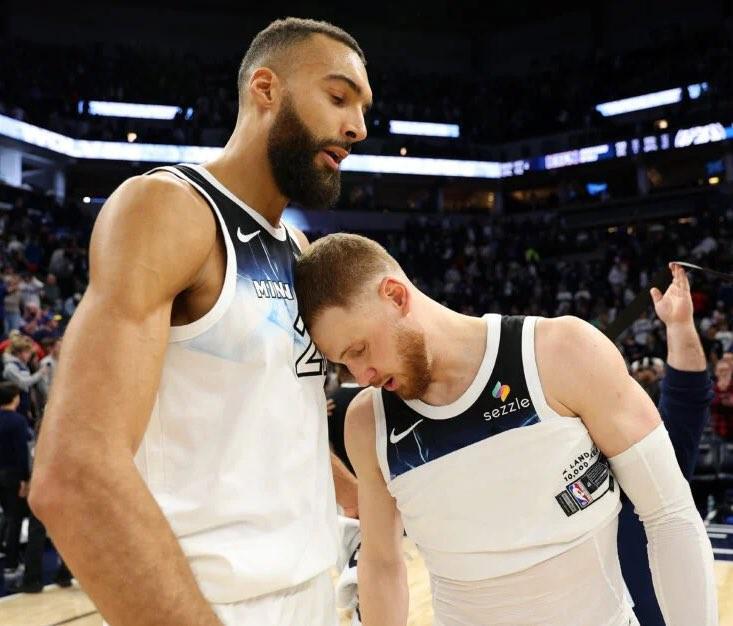 队记：森林狼对杜兰特的交易报价是戈贝尔+迪文琴佐+17号签+一名新秀